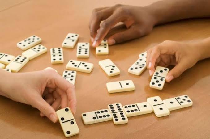 Dominoes